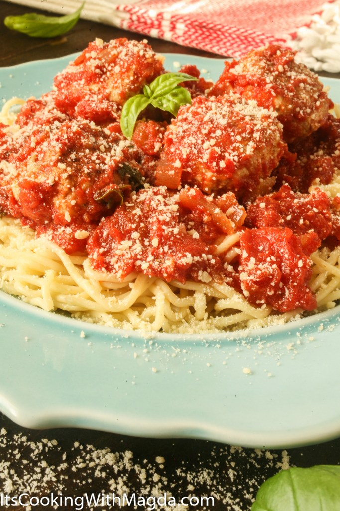 Spaghetti with turkey meatballs and cheese meatballs