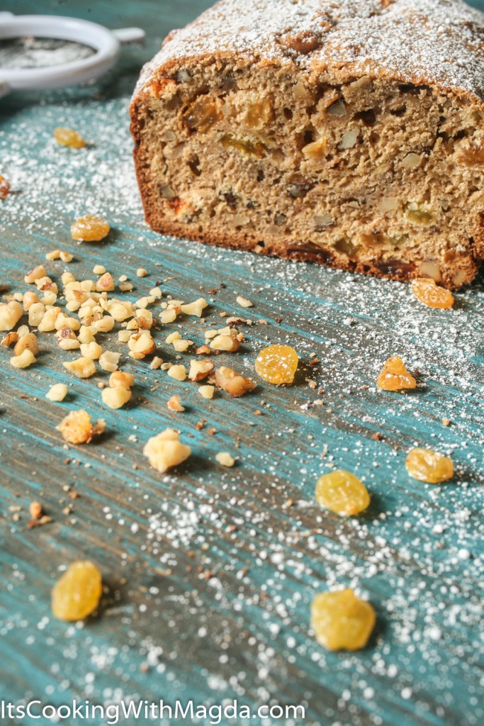 banana bread with raisins and walnuts