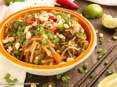 pad thai with carrots, zucchini, mushrooms and pepper
