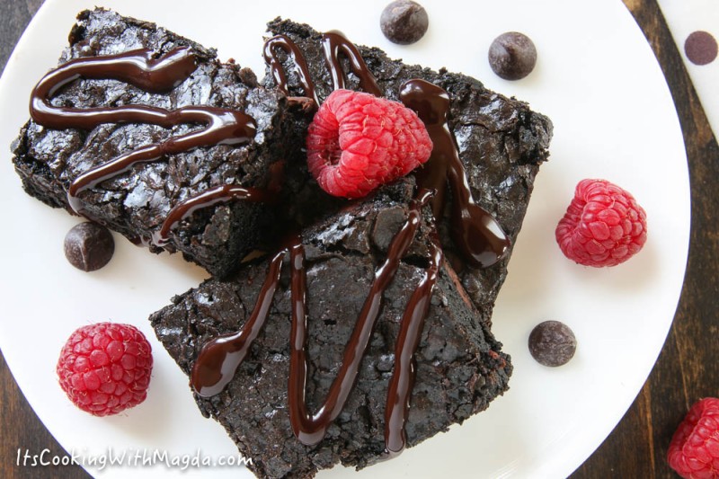 3 brownies with chocolate drizzle