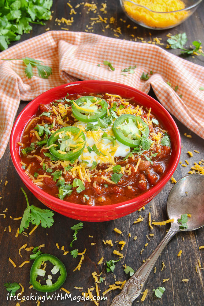 beef chili with jalapeno and cheese