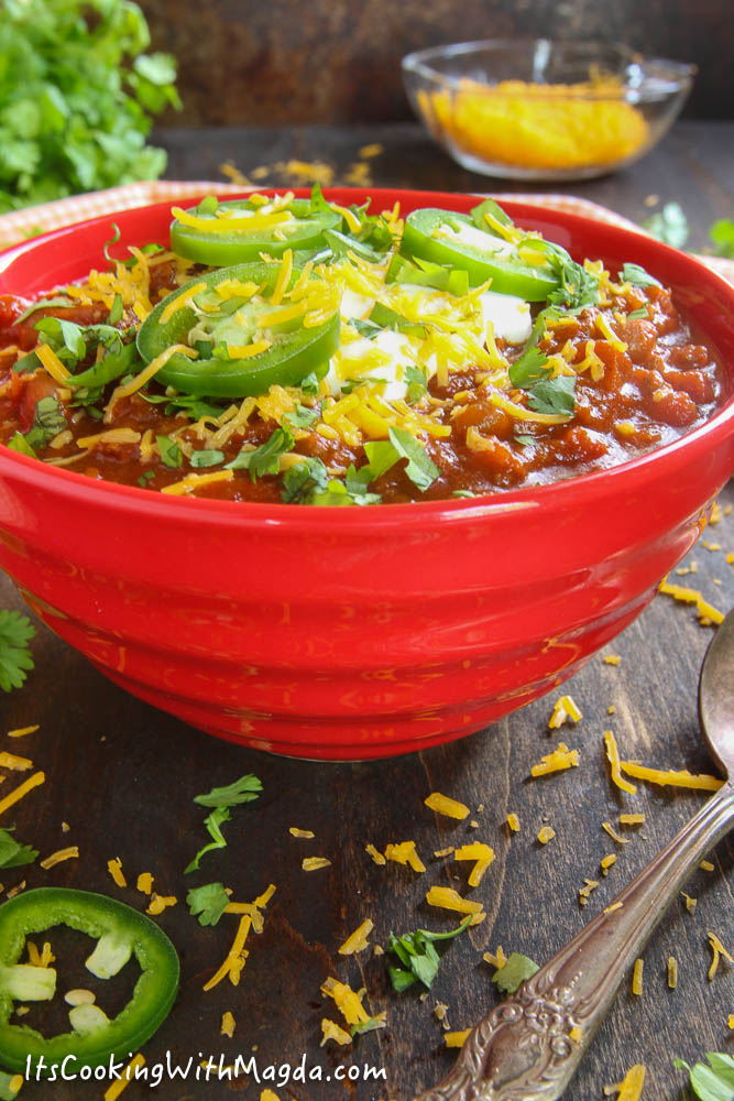 turkey chili in a red bowl